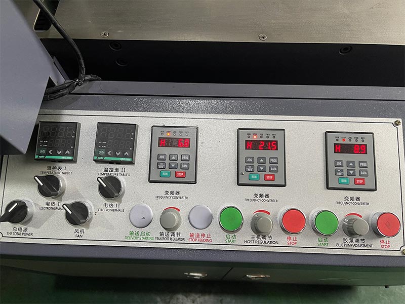 Cover Gluing Machine